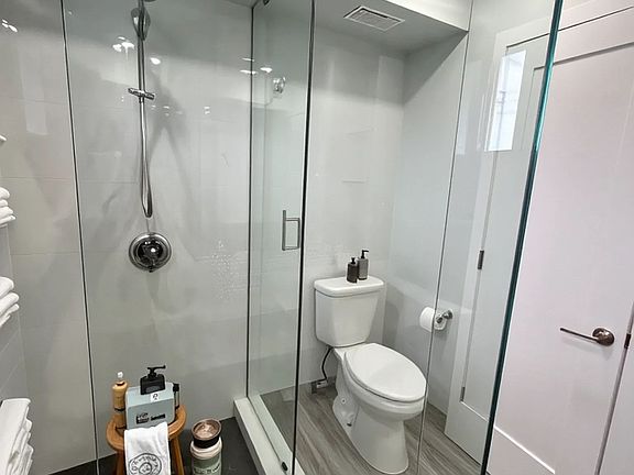 3rd image of 15 Walmer Rd #208