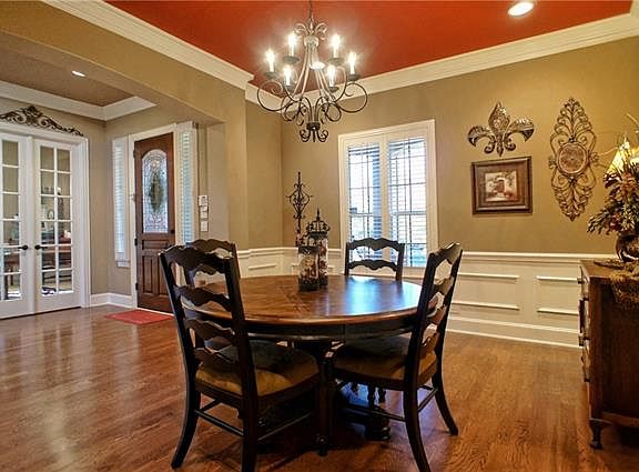 4th image of 1570 Terrace Dr