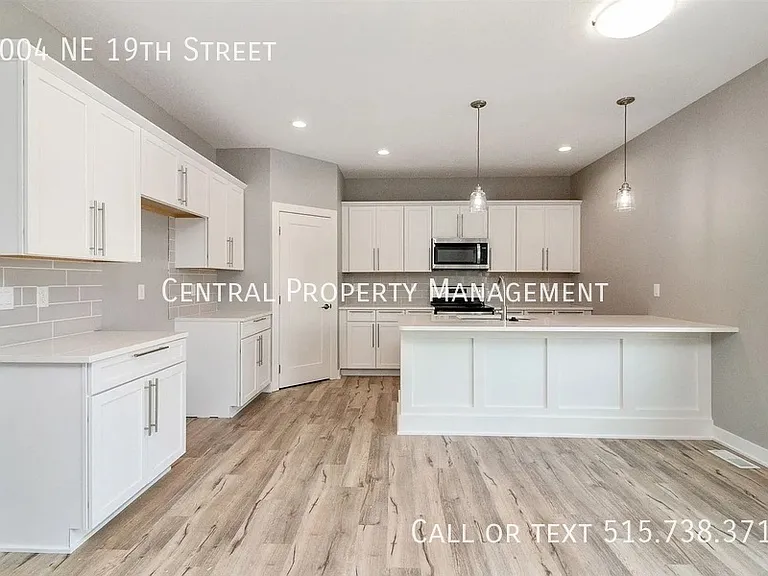 1004 NE 19th St — Photo 3