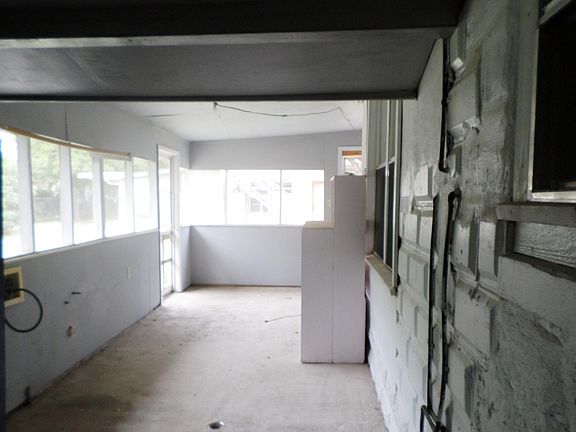 5th image of 802 Heights St