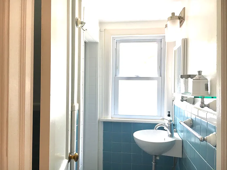 720 Parkway Ter — Photo 19