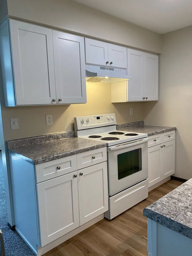 Parkside Apartments — Photo 4