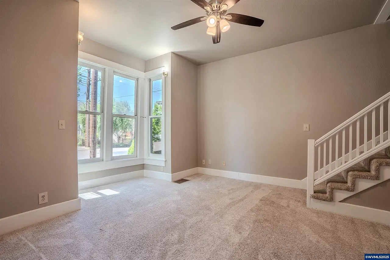 323 Calapooia St SW — Photo 1
