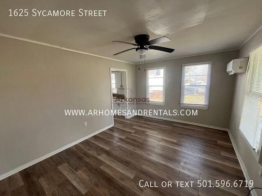 1/2 Off First Month's Rent Special ~ 1625 Sycamore Street | 2 Bedrooms | 1 Bathroom — Photo 3
