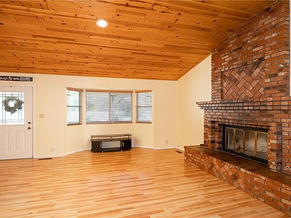 5th image of 449 E Barker Blvd