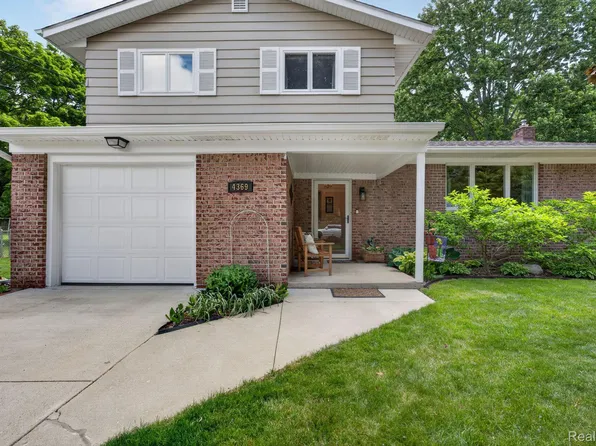 4369 Dixon Dr, Swartz Creek, MI 48473