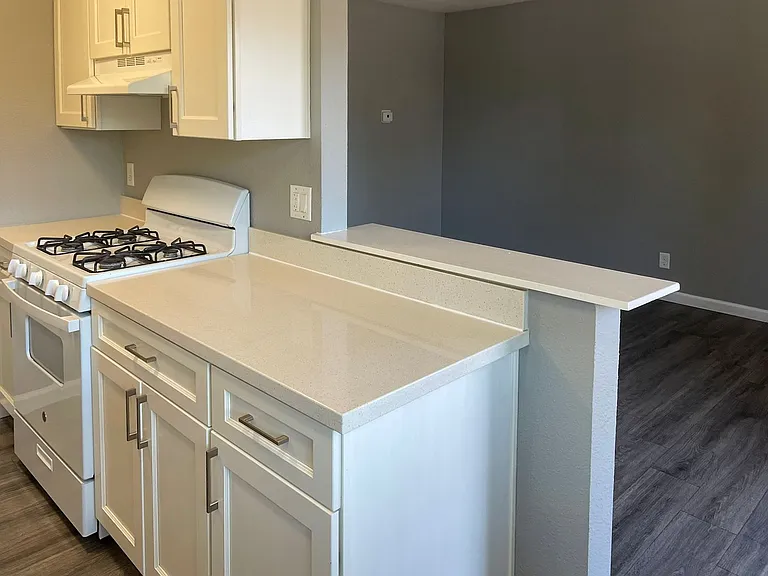 940 N San Joaquin Street — Photo 6