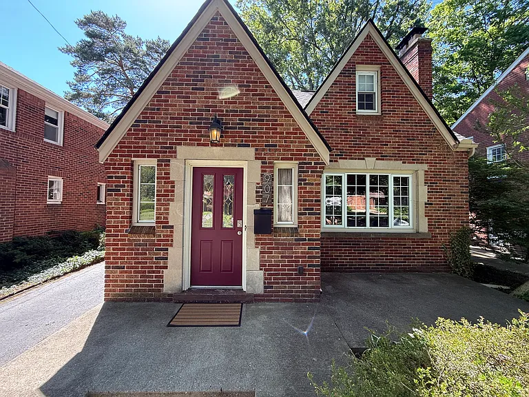 907 Marywood Dr — Photo 1