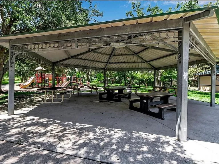 4633 Summerwind Dr — Photo 31