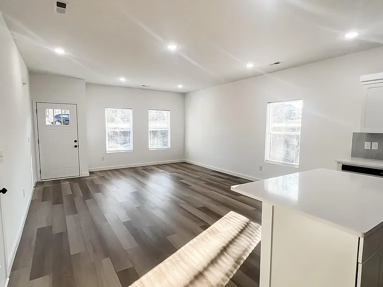 276 Hummingbird Ln — Photo 2