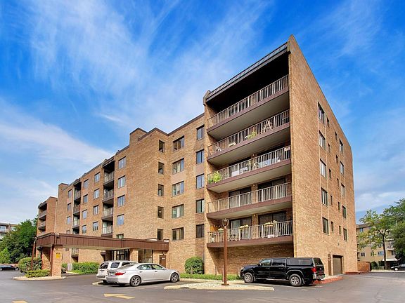 5th image of 901 Center St Unit 403
