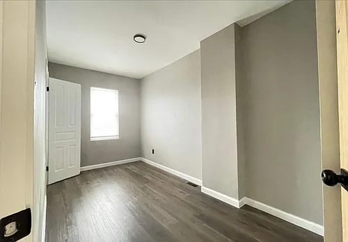 2122 Moore St Photo 1