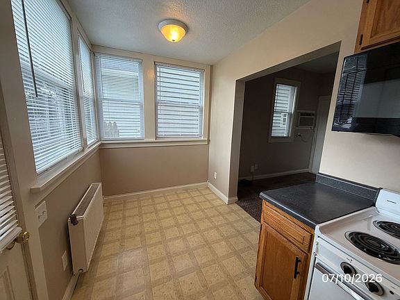 4th image of 832 Columbia Ave #1B