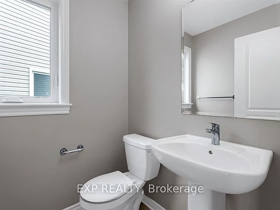 3rd image of 848 Snowdrop Cres