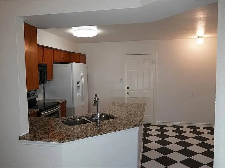 2103 Bluebonnet Dr — Photo 13