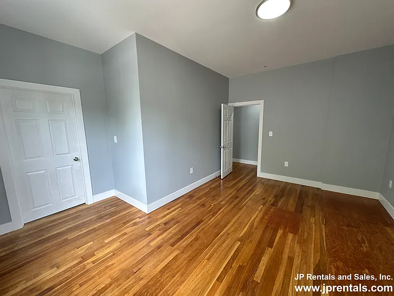 512 Centre St #1 — Photo 7