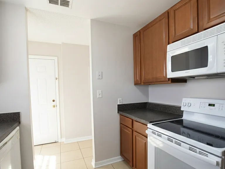 114 Cory Ln — Photo 3