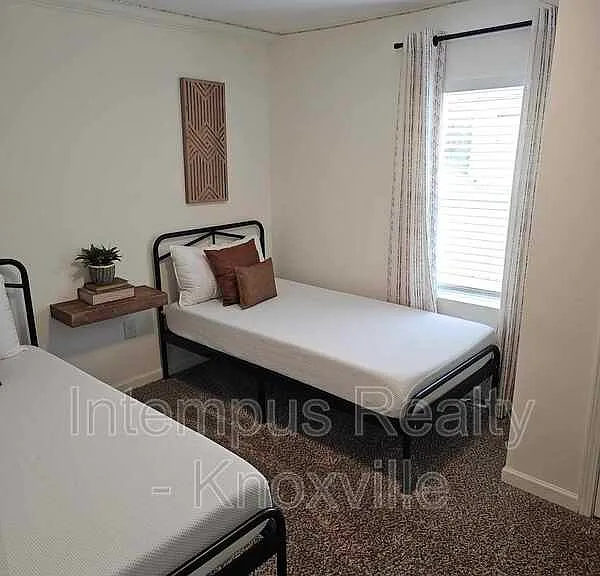 1104 E Hendron Chapel Rd — Photo 20