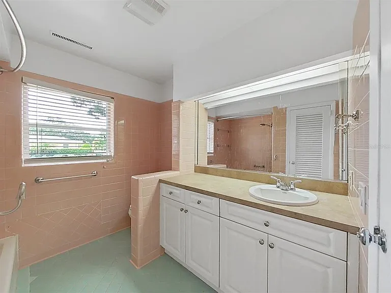 1701 Laurie Ln — Photo 16