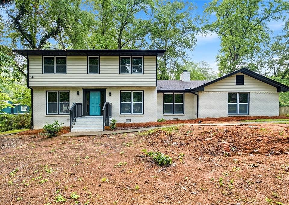 1st image of 648 Bralorne Dr