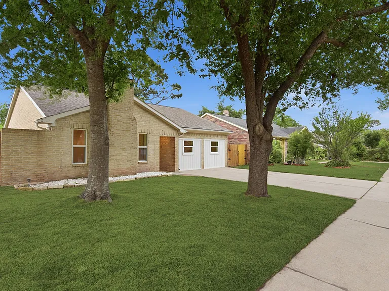 6718 Deer Ridge Ln — Photo 2