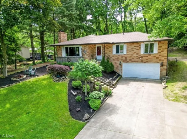 576 Valley Crest Dr, Akron, OH 44319