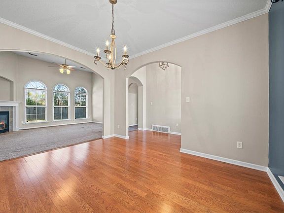 5th image of 565 Cherokee Cir