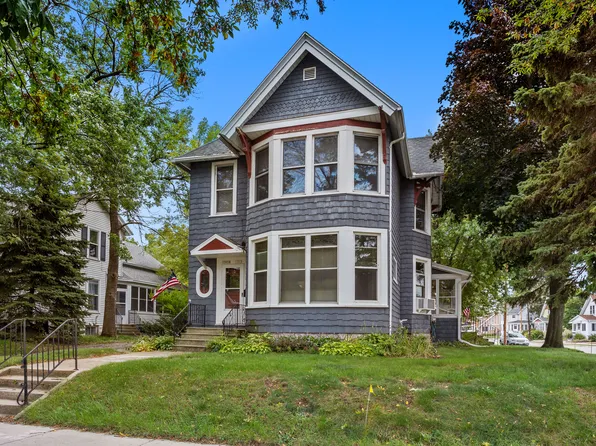 1303 Waugoo Ave, Oshkosh, WI 54901