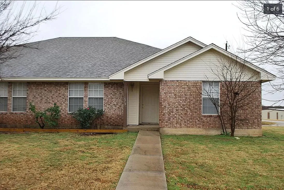 1219 Chestnut Ct — Photo 1