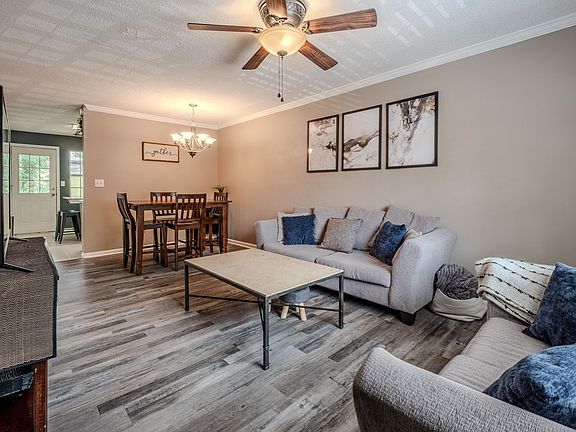 3rd image of 100 Woodstone Dr APT 18