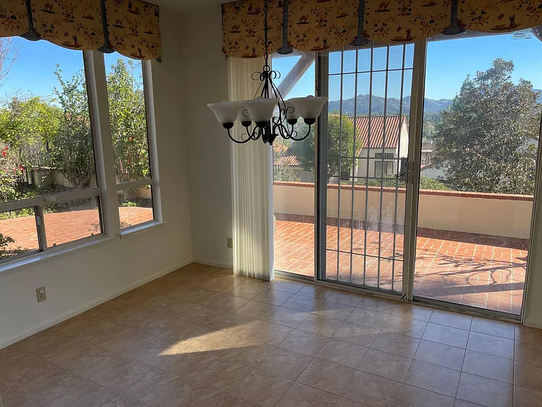 12023 Versailles Ct — Photo 8