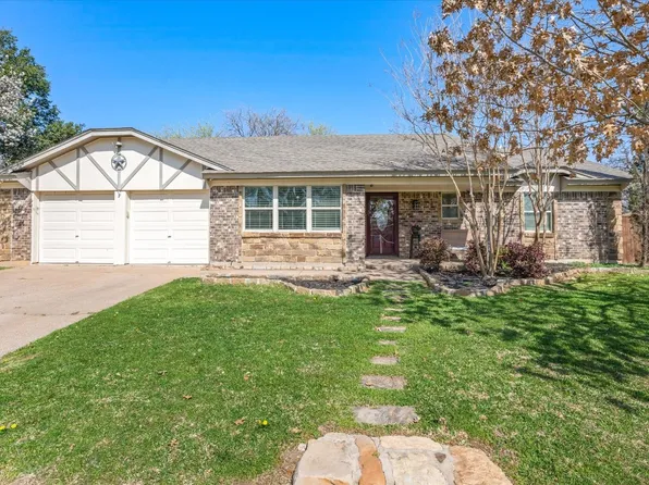 6821 Fair Meadows Dr, North Richland Hills, TX 76182