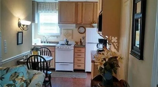 222 Bowman Ave — Photo 13