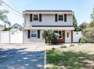 61 Unqua Rd, Massapequa, NY 11758