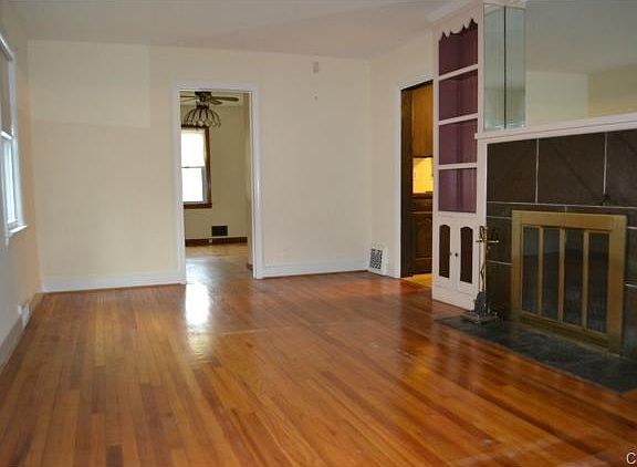 5th image of 390 Ezra St