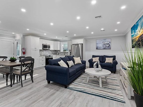 4th image of 204 E Primrose Rd #104