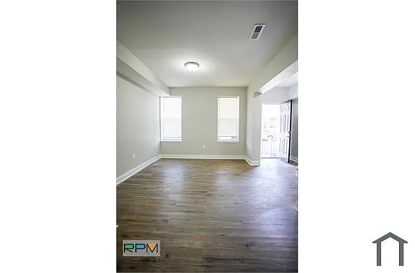 Building Photo - 5213 Ready Ave
