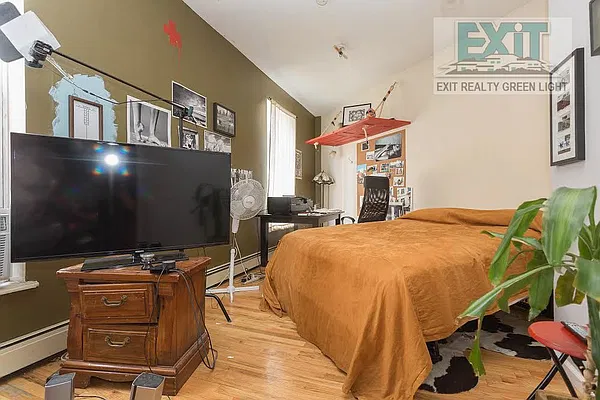 Rented by Green Light Real Estate Group Corp | media 12