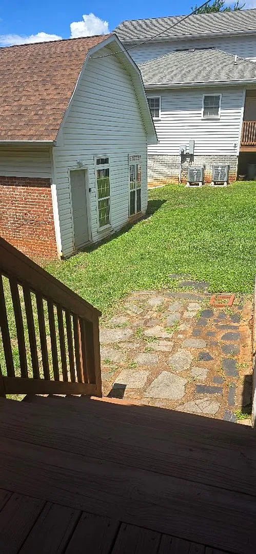 109 Observatory Dr — Photo 2