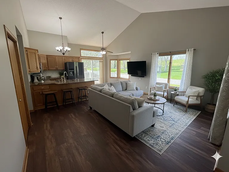 2215 Imperial Dr — Photo 2