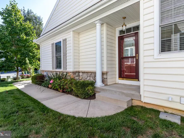 609 Strawbridge Ln, West Grove, PA 19390