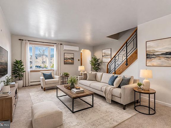 3rd image of 2012 Murray St