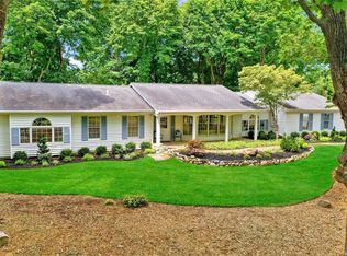 28 Maple Rd, Setauket, NY 11733