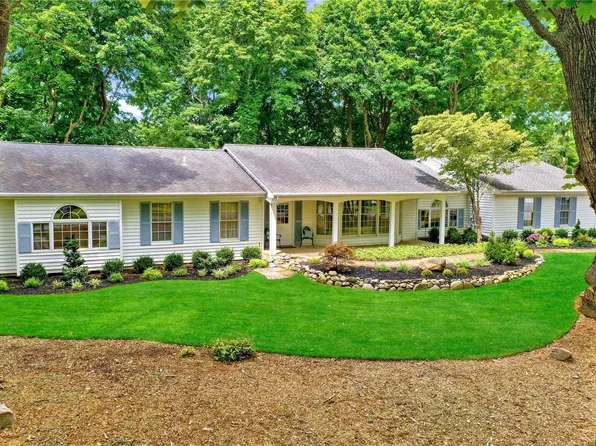 28 Maple Road, Setauket, NY 11733