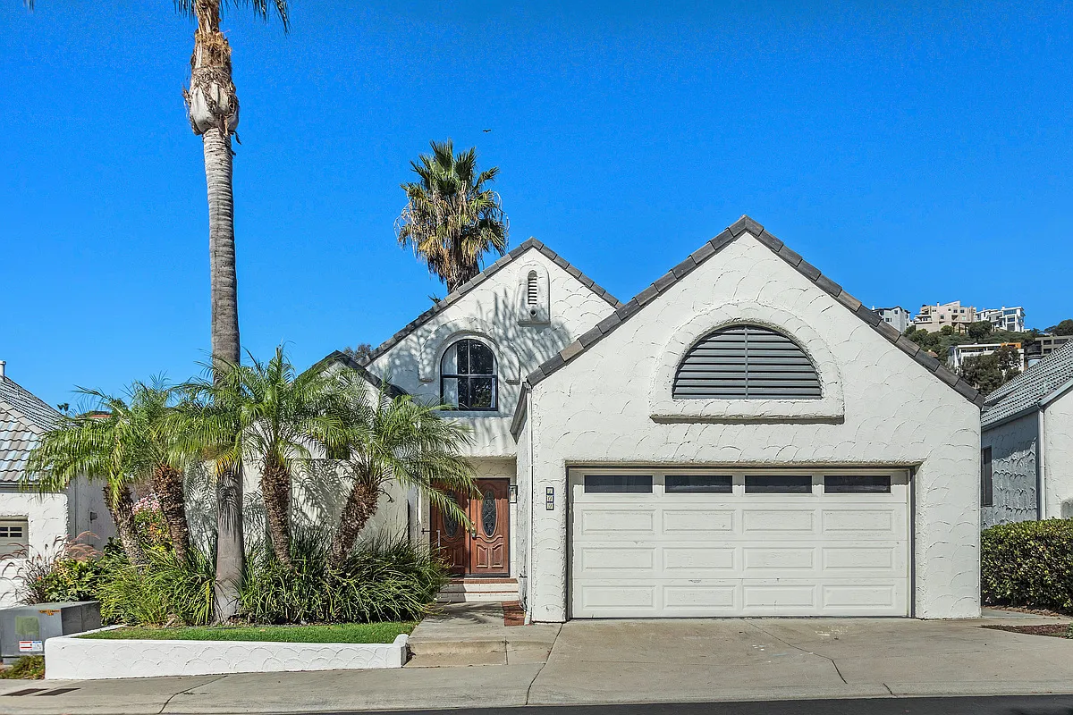 3 bed, 2.5 bath, 2850 sqft, $5,850 — Photo 2