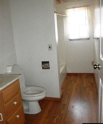 5th image of 195 White Rose Dr