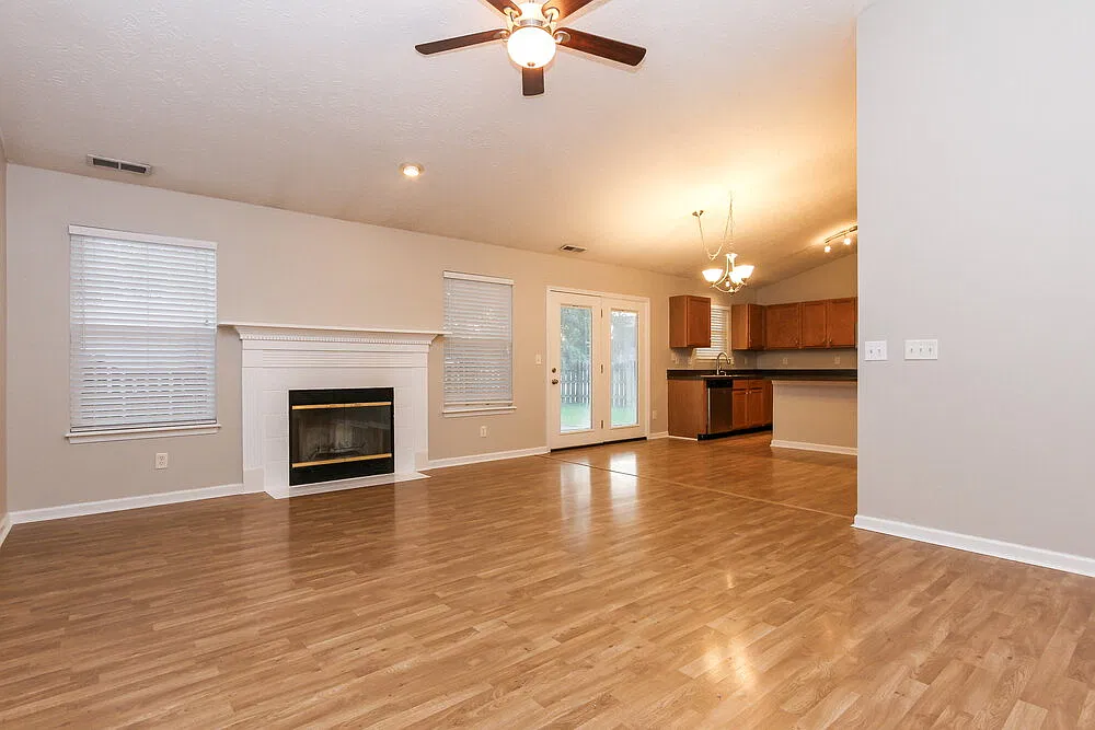 3 bed, 2.0 bath, 1463 sqft, $1,985 — Photo 4