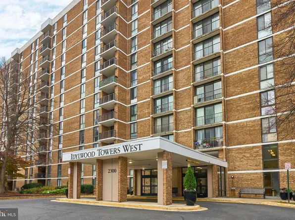 2300 Pimmit Dr APT 912, Falls Church, VA 22043