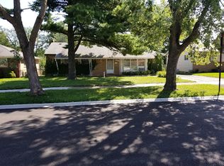 425 S Clarendon Ave, Addison, IL 60101