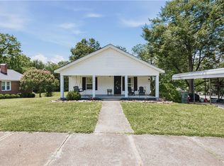 310 N Chestnut St, Seneca, SC 29678